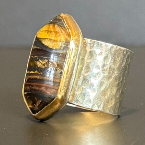 Handcrafted Tiger Iron Stone Ring With Hammered Silver Band - Picture 4 of 9